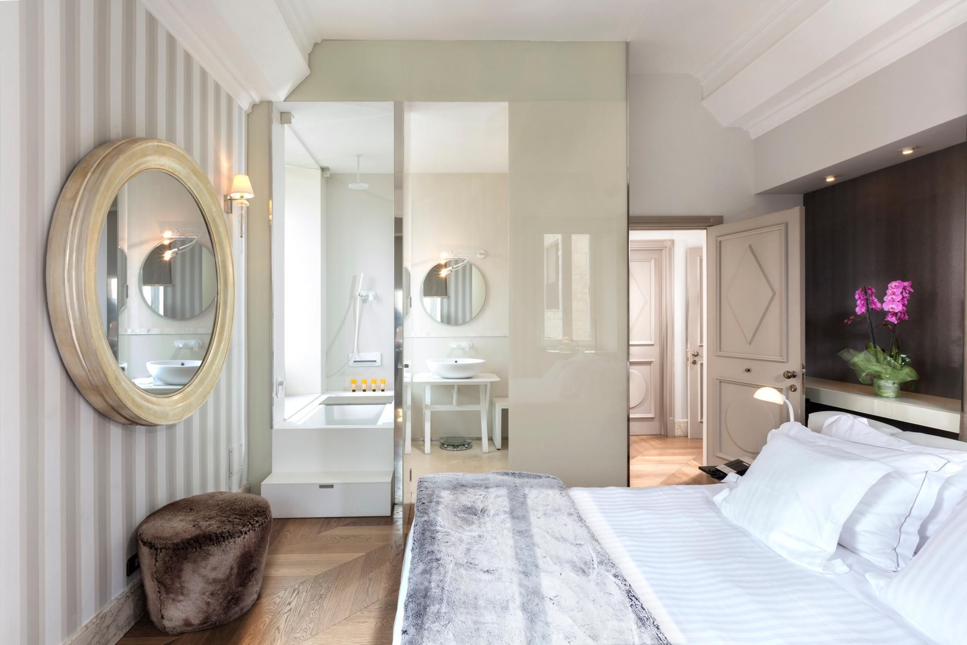 Colosseum View Master Room