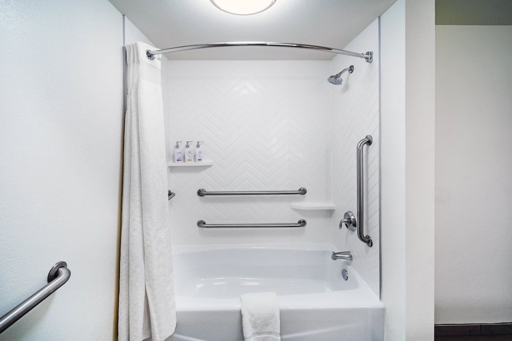 Suite, 1 Bedroom, Accessible (Communications, Mobility)