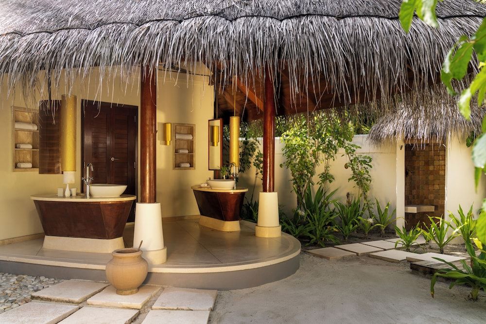 Constance Halaveli Resort