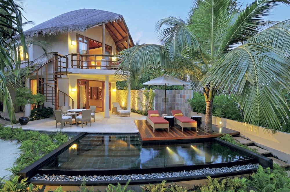Constance Halaveli Resort