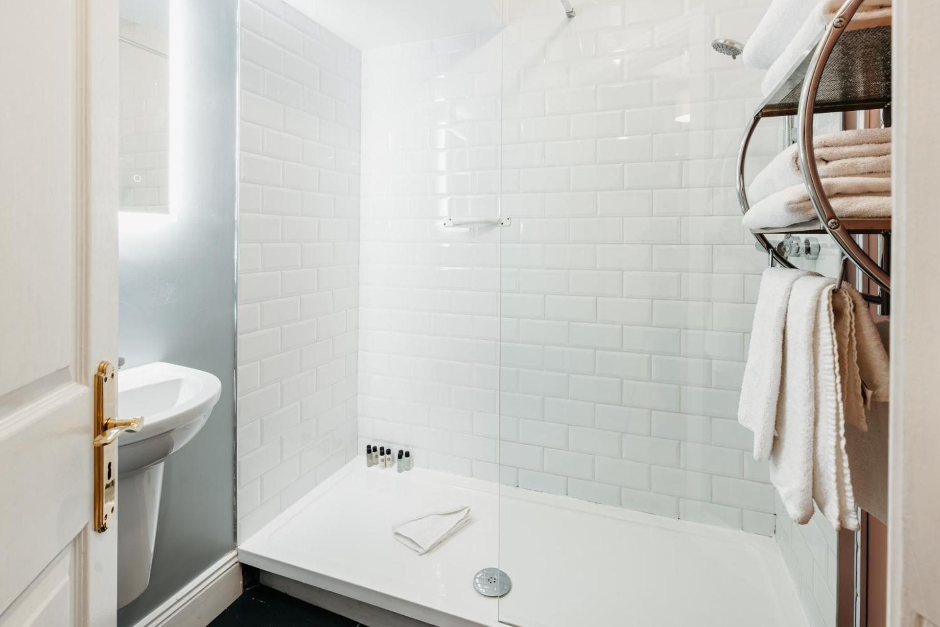 One-Bedroom Apartment (3 Adults)