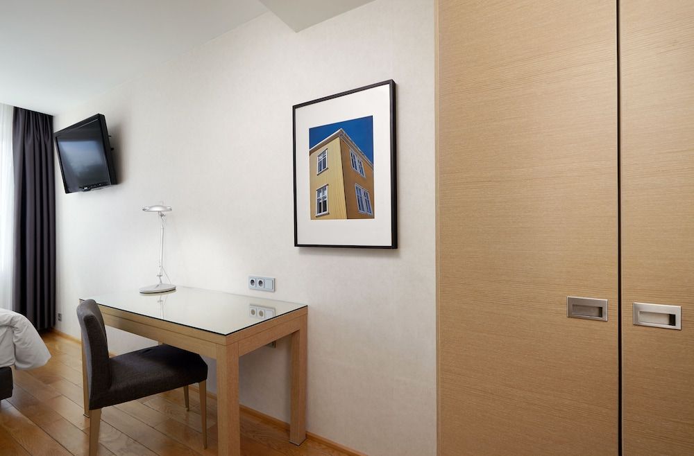 Hilton Reykjavik Nordica Queen Room 8