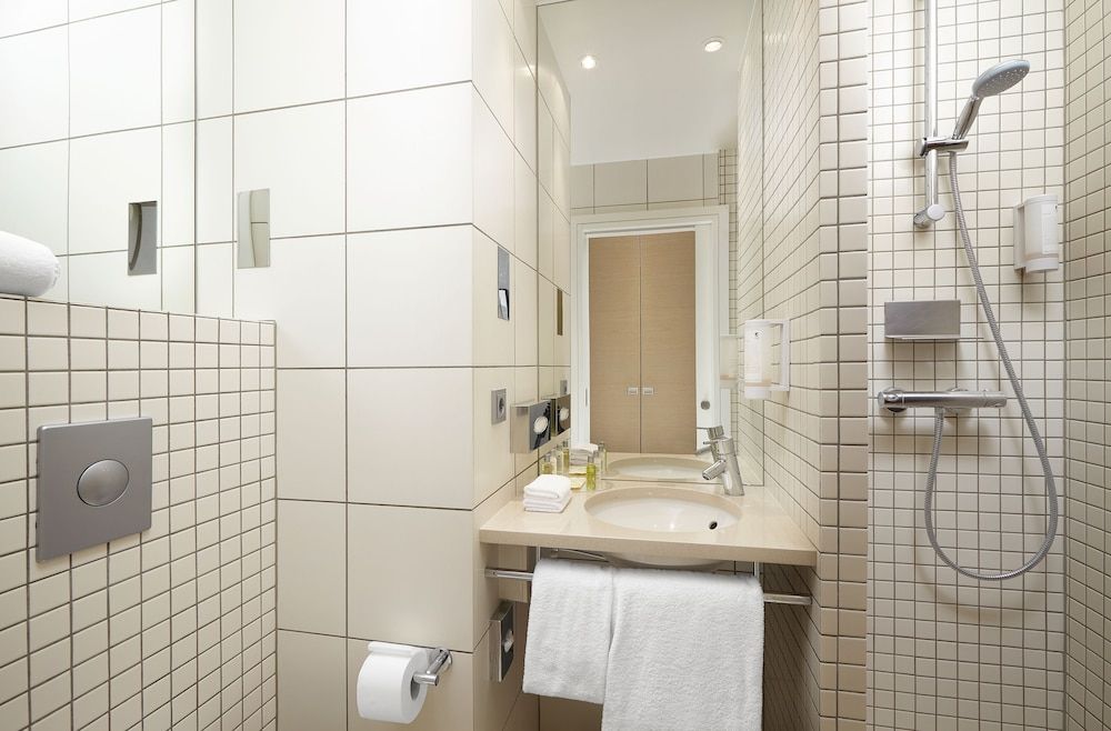 Hilton Reykjavik Nordica Queen Room 7