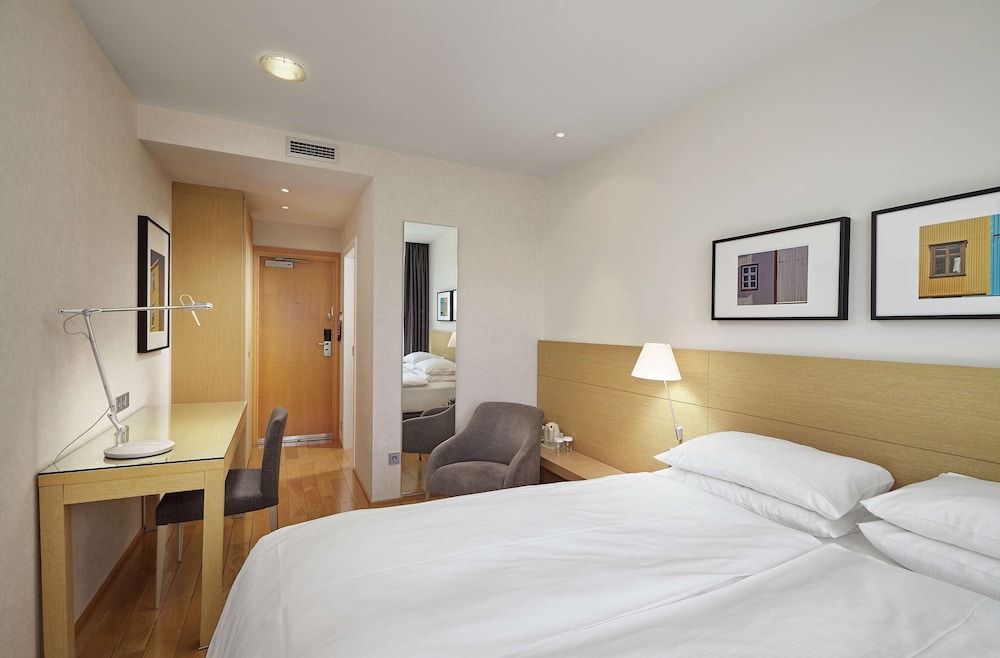Hilton Reykjavik Nordica Queen Room 4