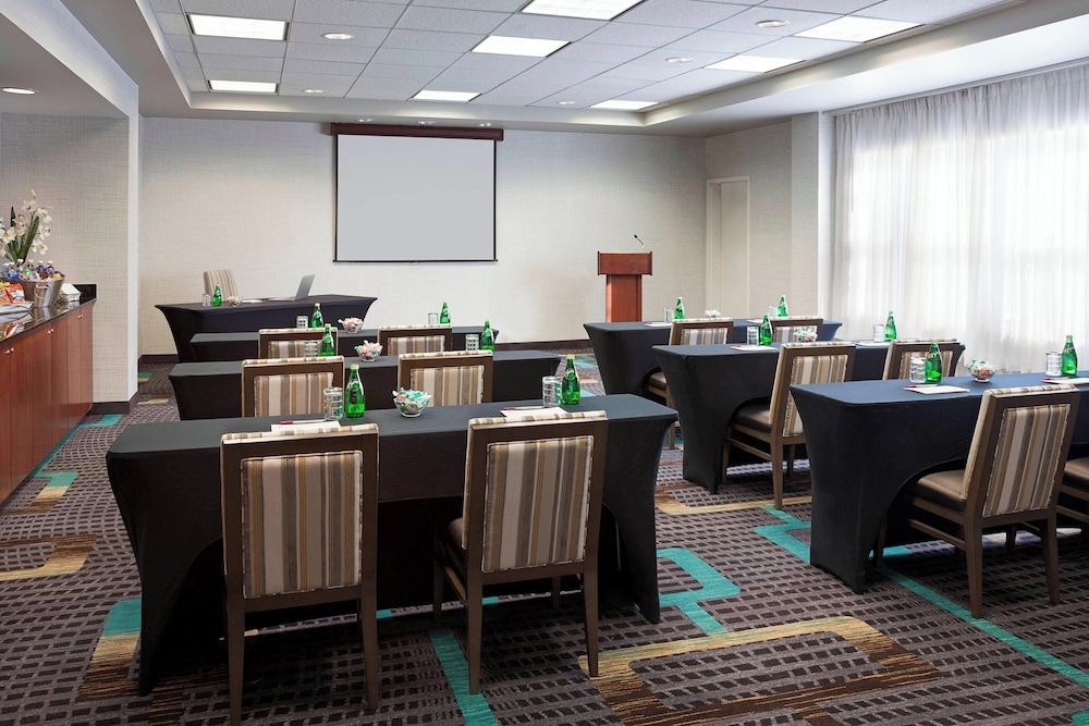 undefined Residence Inn by Marriott Toronto Airport 9