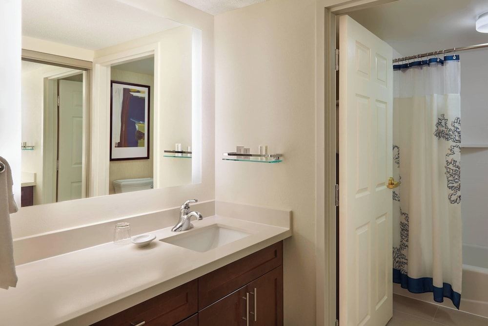 Residence Inn by Marriott Toronto Airport Suite, 1 Bedroom 4