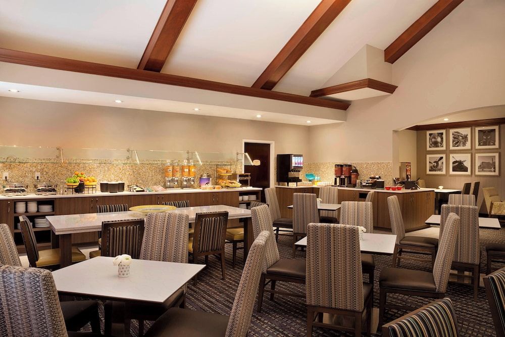 undefined Residence Inn by Marriott Toronto Airport 4