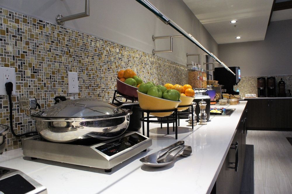 undefined Residence Inn by Marriott Toronto Airport 3