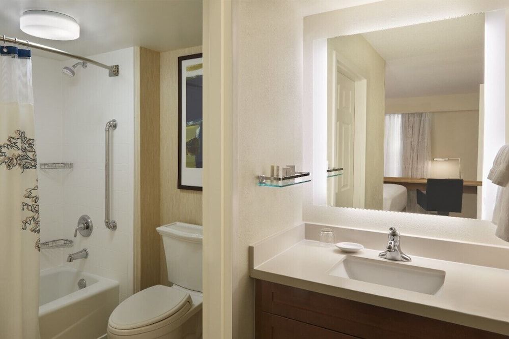 Residence Inn by Marriott Toronto Airport Suite, 1 Bedroom 3