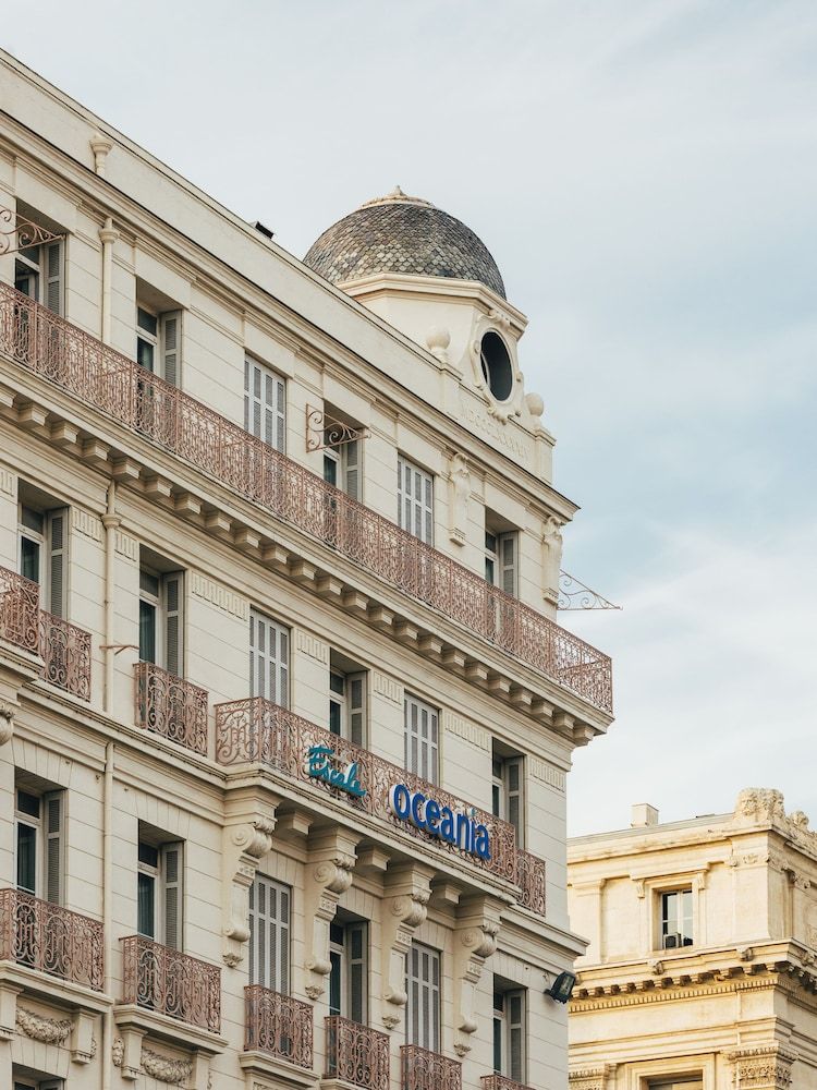 undefined Escale Oceania Marseille Vieux Port 7