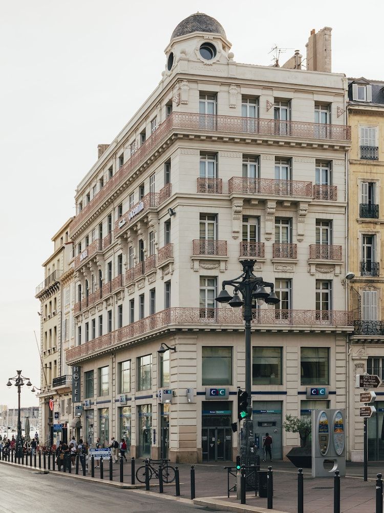 undefined Escale Oceania Marseille Vieux Port 8