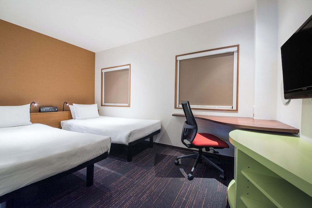 the b akasaka Superior Twin Room, Non Smoking 3