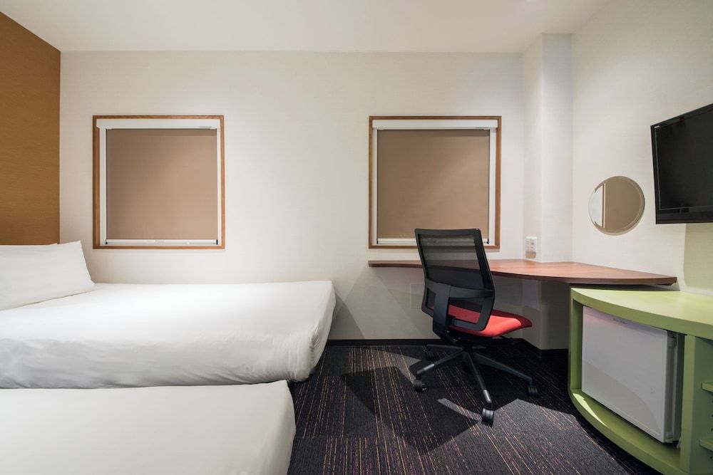 the b akasaka Superior Twin Room, Non Smoking 5