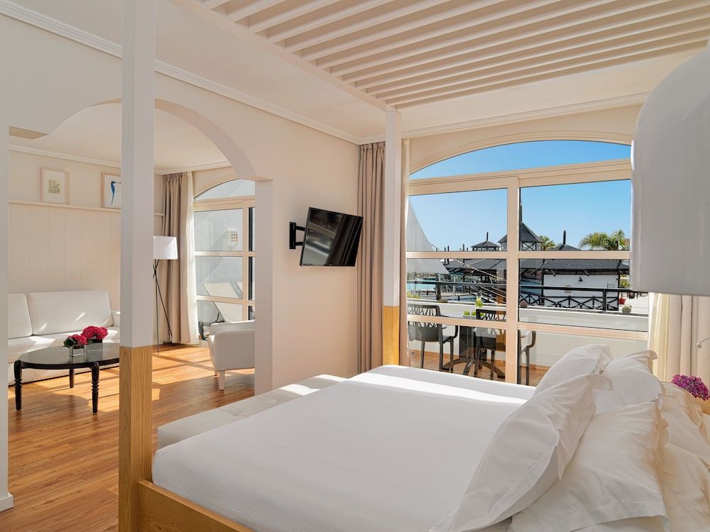 Junior Suite (Non-refundable)