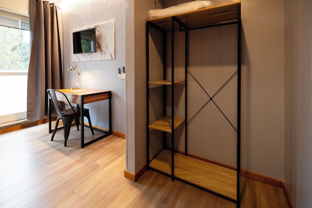 Scheppers Hotel Standard Double Room 11