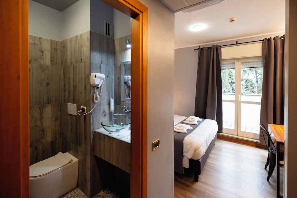 Scheppers Hotel Standard Double Room 8