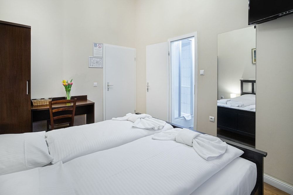 Hotel Bellevue am Kurfürstendamm Double Room 9