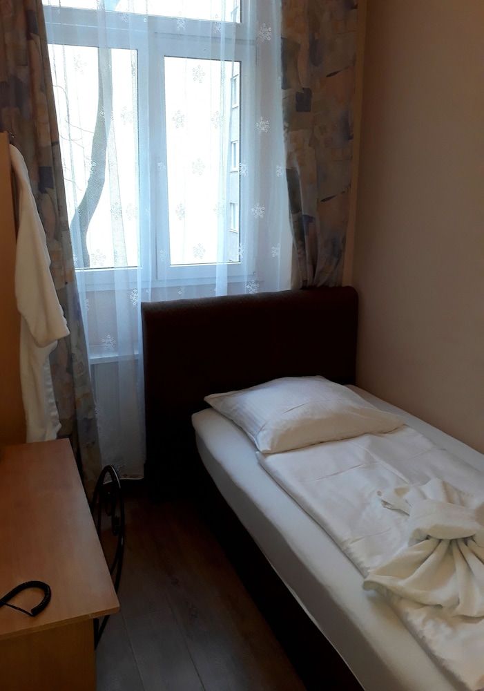 undefined Hotel Bellevue am Kurfürstendamm 2