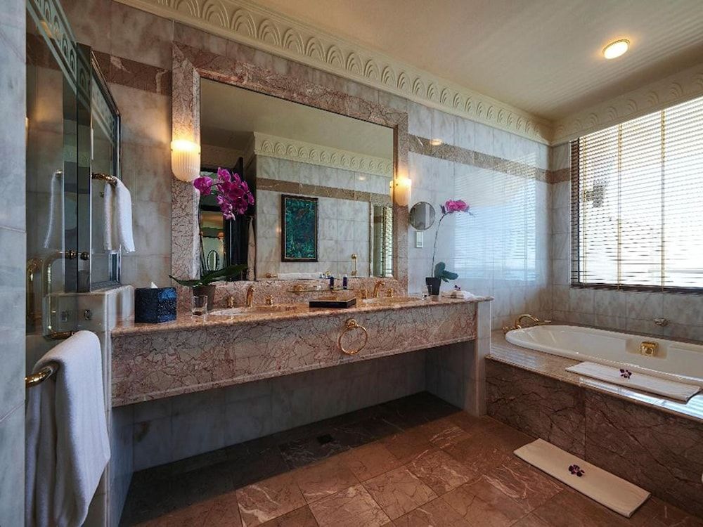 The Empire Brunei Deluxe Room 3