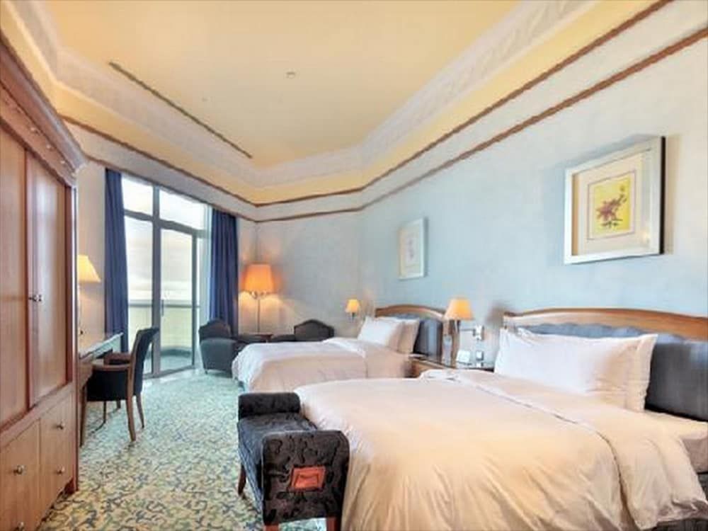 The Empire Brunei Ocean Room 3