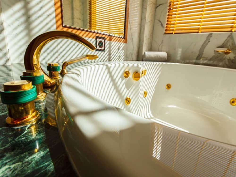 The Empire Brunei Superior Room 2