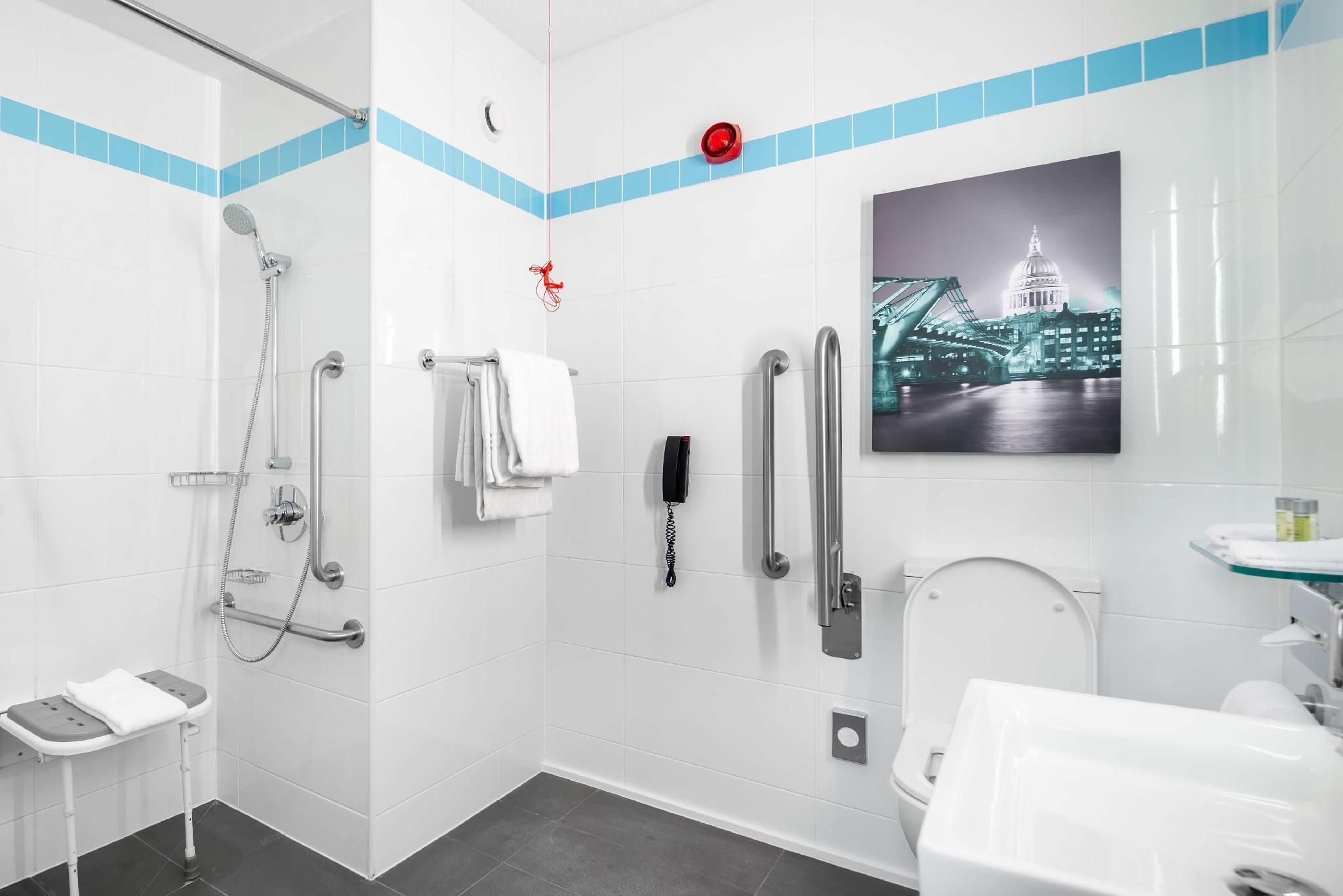 Queen Accessible Room