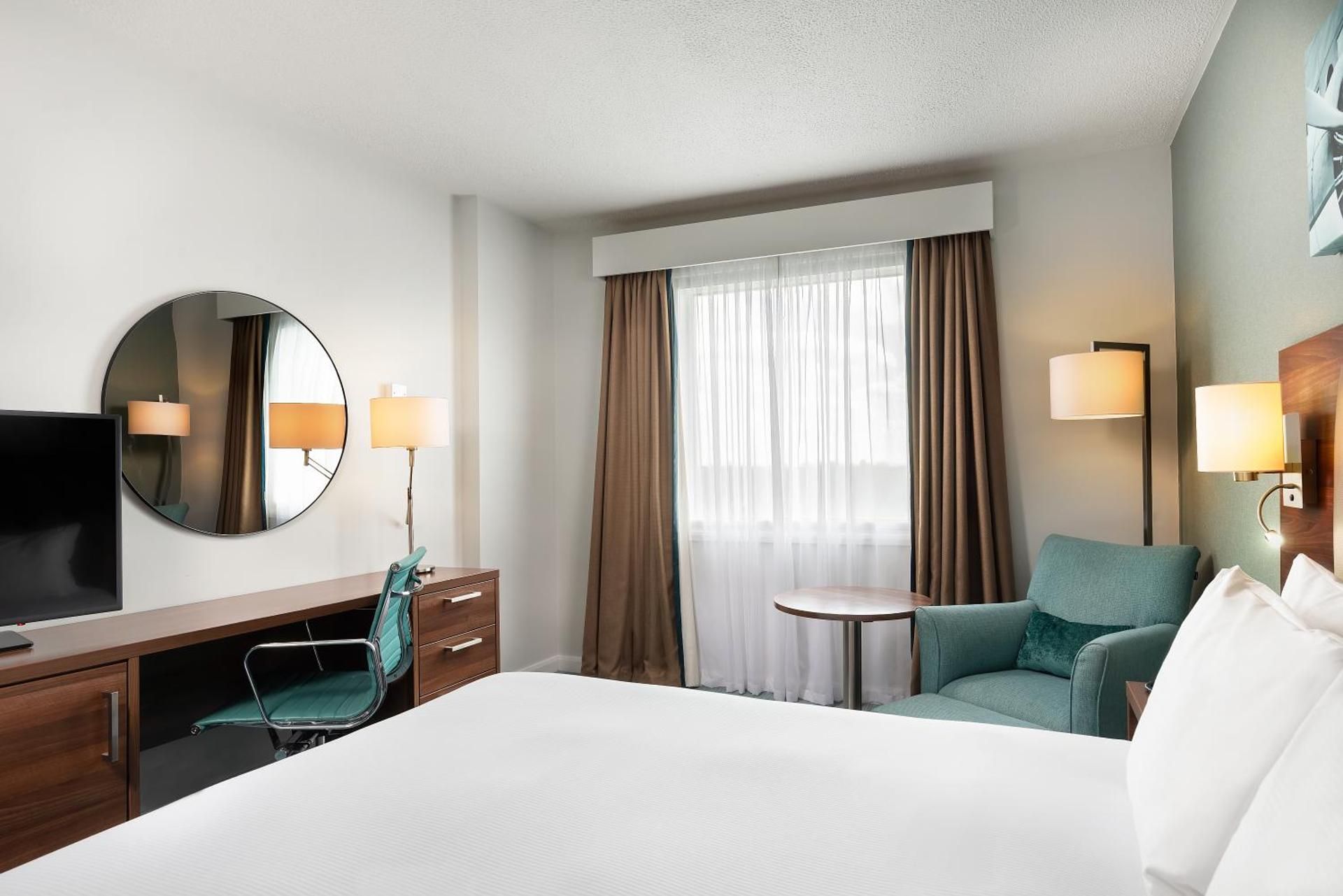 Hilton Garden Inn London Heathrow Airport Queen Room 2