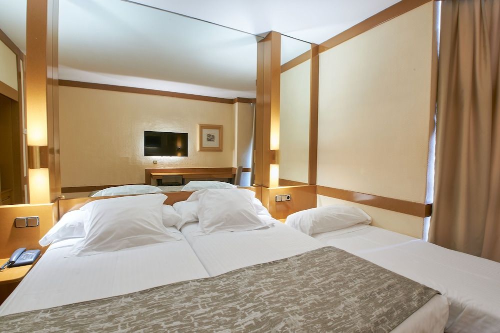 Hotel AR Los Arcos Standard Twin Room (2 aduls + 1 child) 2