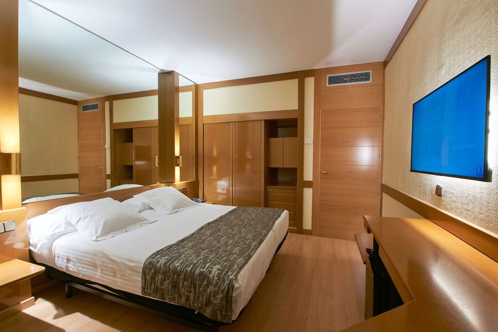 Hotel AR Los Arcos Standard Twin Room 11