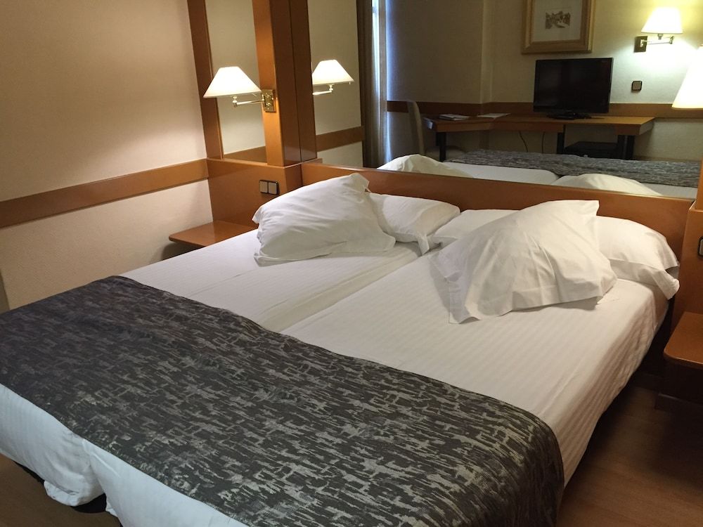 Hotel AR Los Arcos Standard Twin Room 2