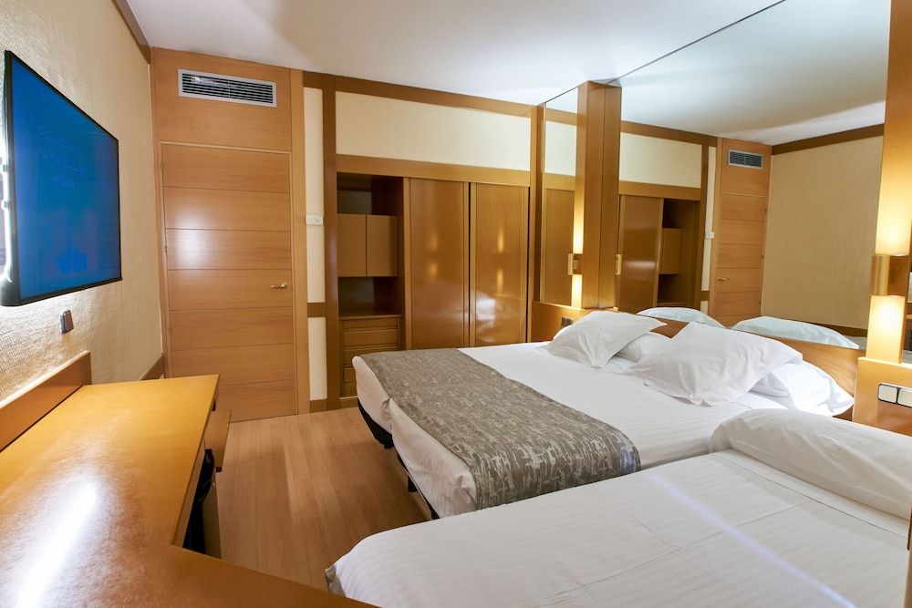 Hotel AR Los Arcos Family Double Room (2 Adults + 2 Children) 4