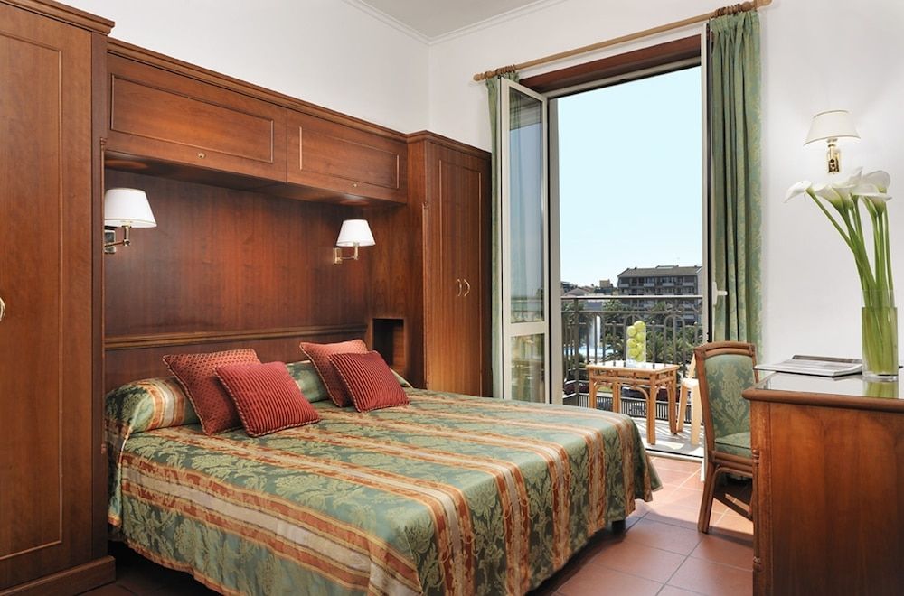 Classic Double Room, Balcony, Partial Sea View