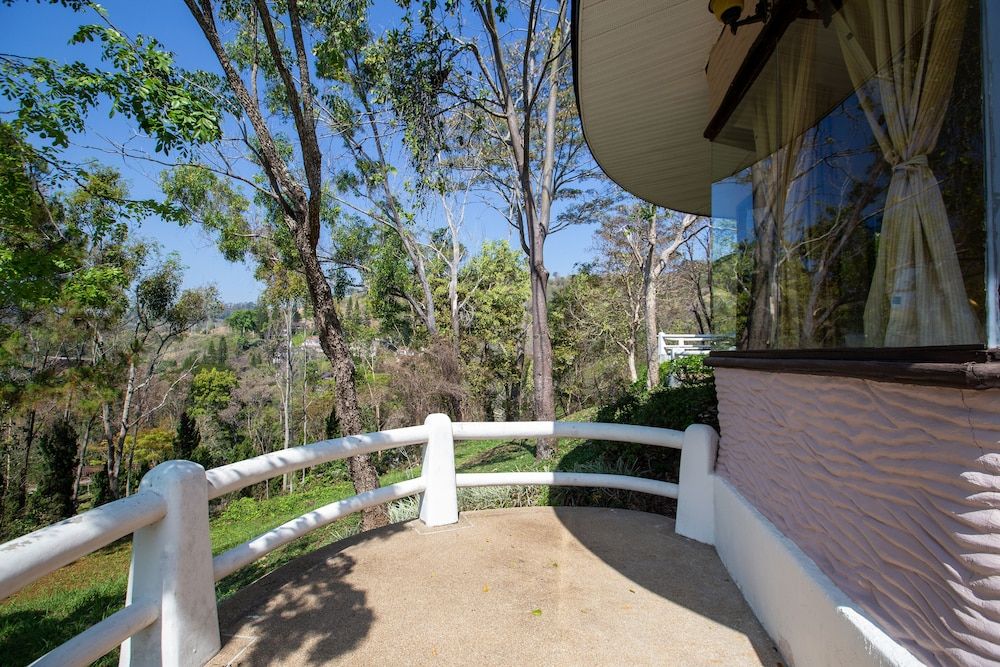 Hillside Chalet Deluxe Private with Bathtub
