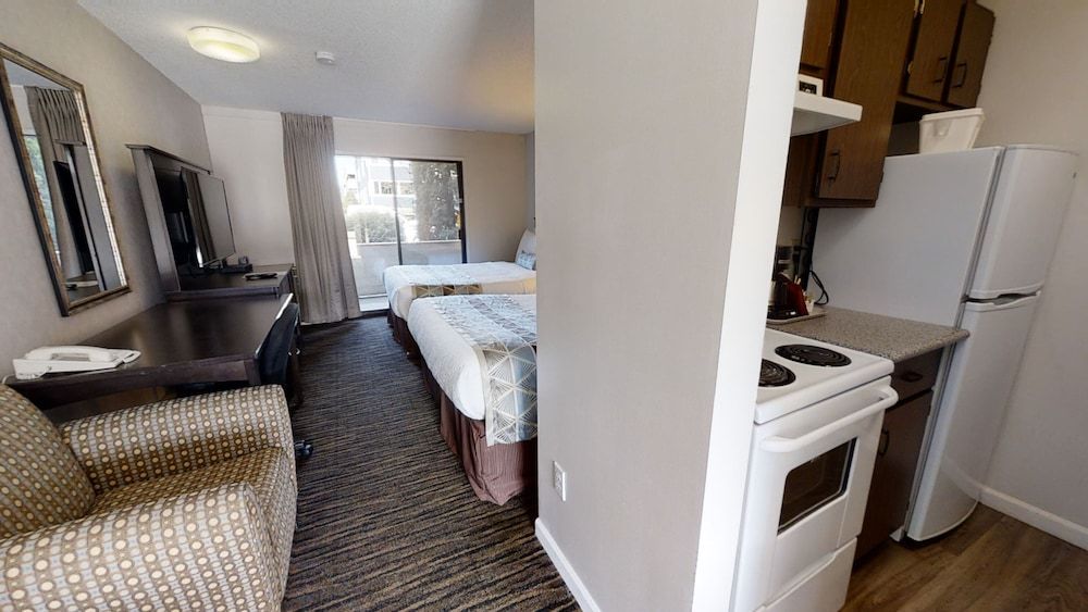 Recreation Inn & Suites Standard Room,2 Queen Beds, Kitchenette (Non- Pet-Friendly Room) 2