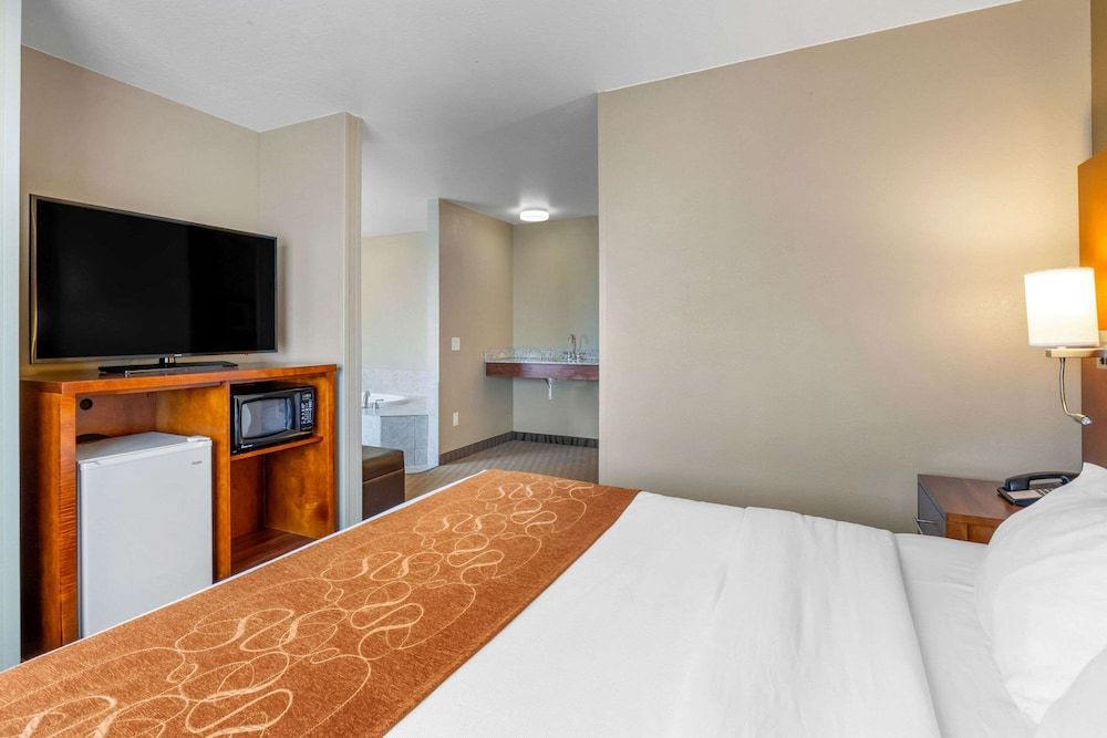 Suite, 1 King Bed, Non Smoking, Hot Tub