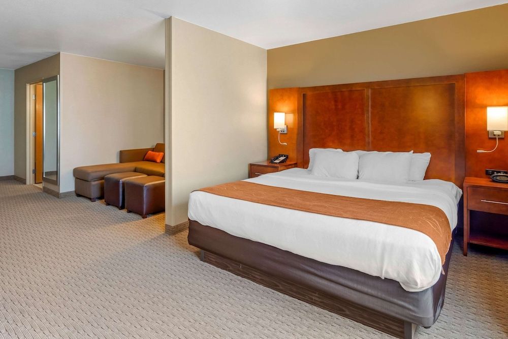 Suite, 1 King Bed, Non Smoking