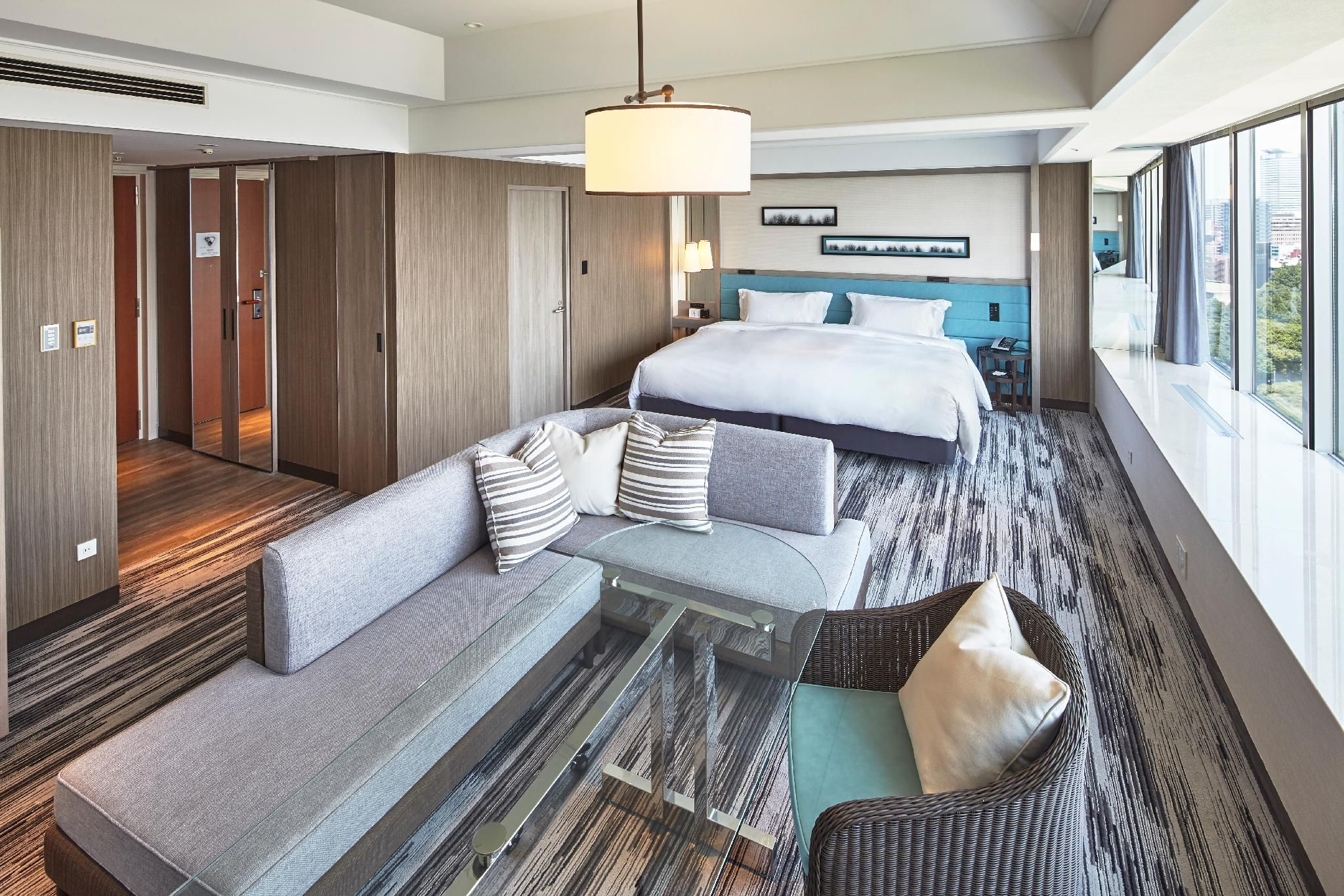 Panoramic Junior Suite King Room with Club Lounge Access - Non-Smoking Renewed October 2025