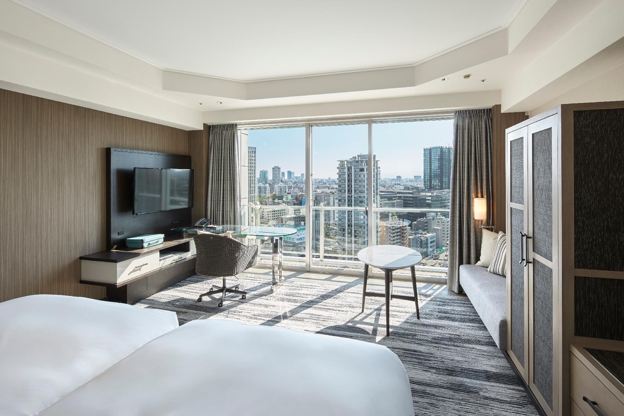 Panoramic Twin Room with Club Lounge Access - Non-Smoking Renewed October 2025