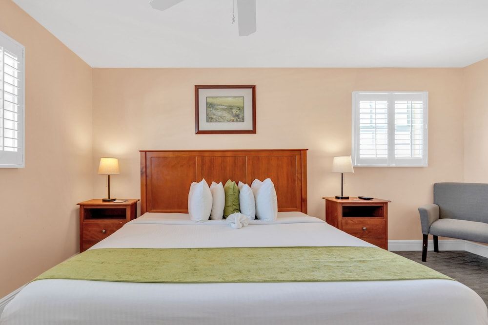 Dove Creek Resort & Marina, Trademark Collection by Wyndham Room, 1 King Bed, Non Smoking, Ocean View 3