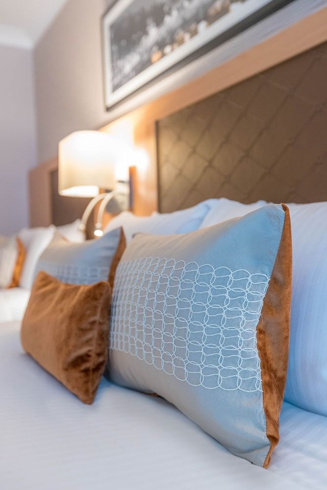 Clayton Hotel Cardiff Lane Deluxe Double Room 4