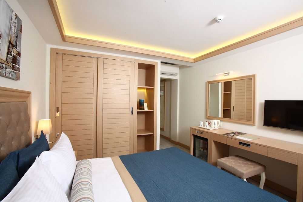 DoubleTree by Hilton Bodrum Marina Vista Queen Guest Room 9