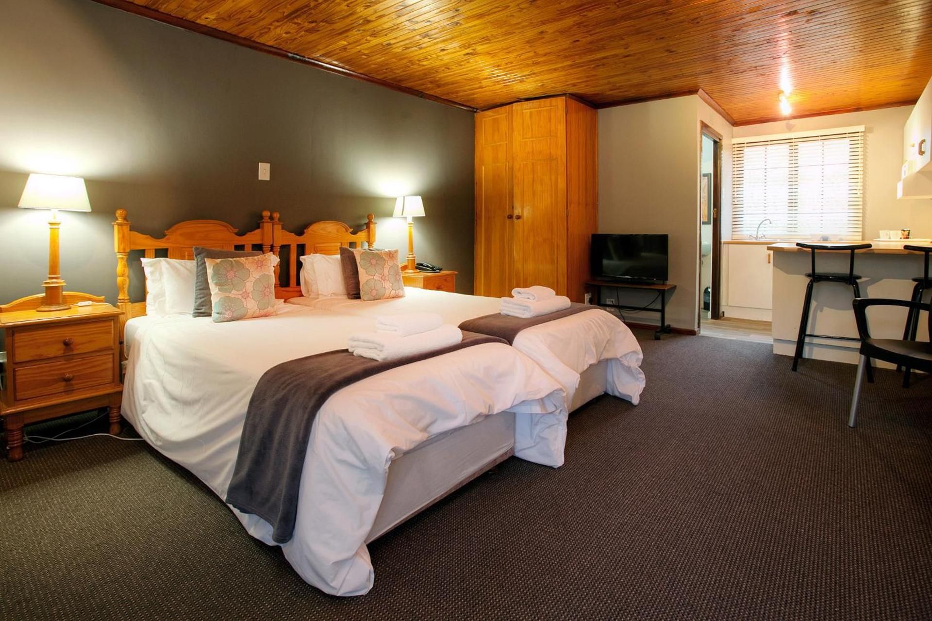 Chalet - East Log Room [SC]