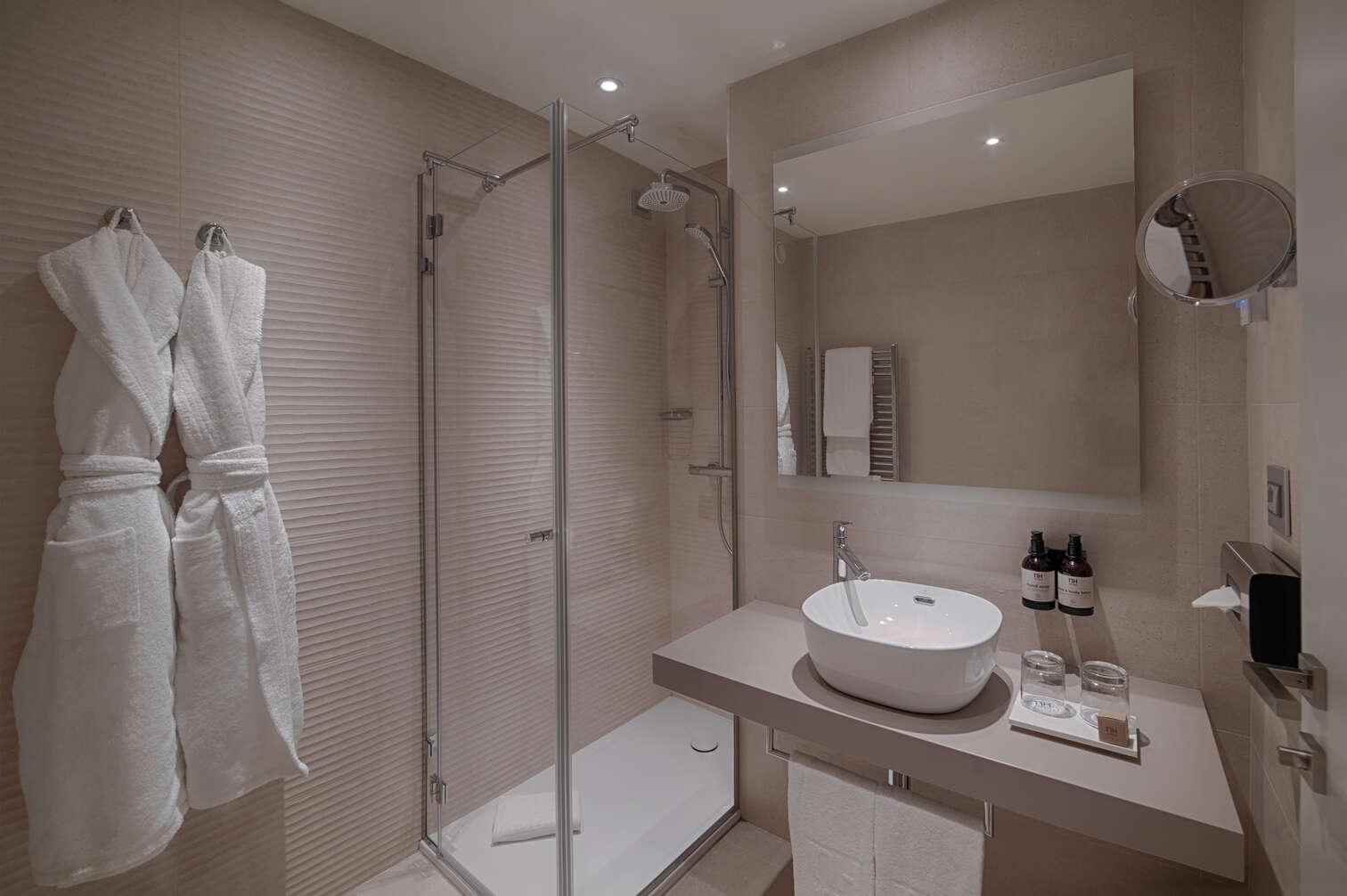 NH La Spezia Superior Room with View 2