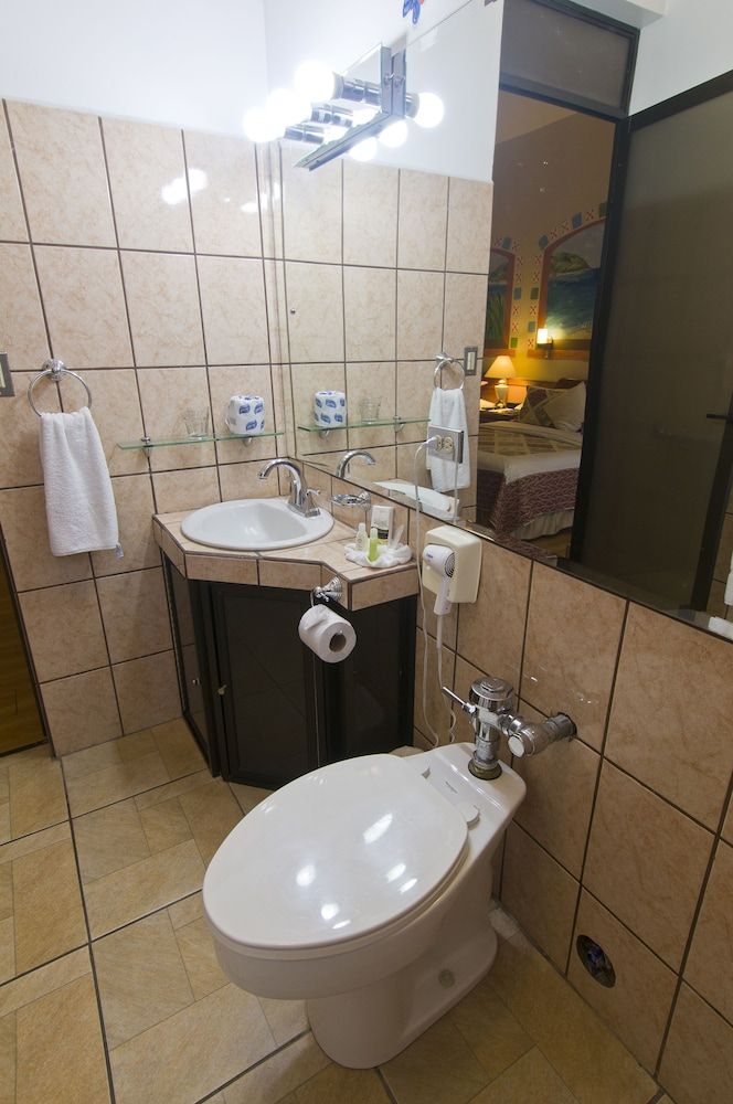 Adventure Inn Superior Room, 2 Queen Beds 17