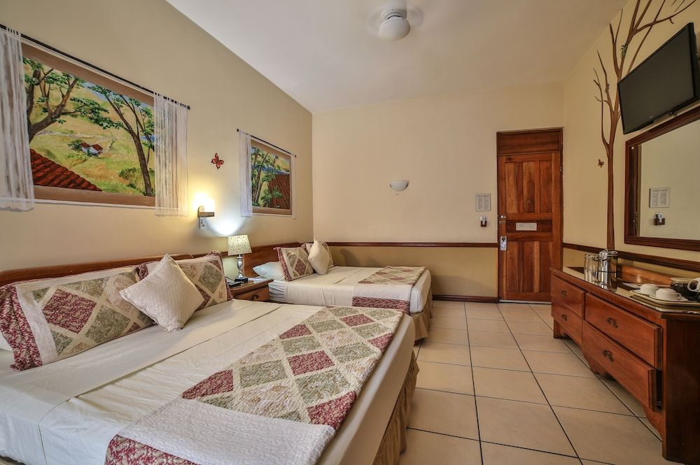 Adventure Inn Superior Room, 2 Queen Beds 6