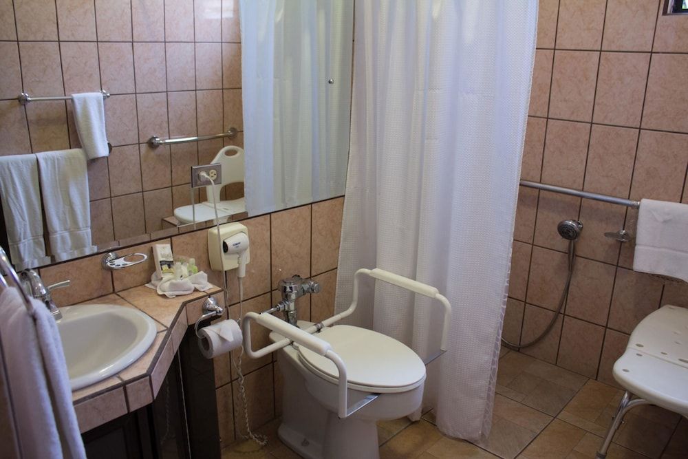 Adventure Inn Superior Room, 2 Queen Beds 16