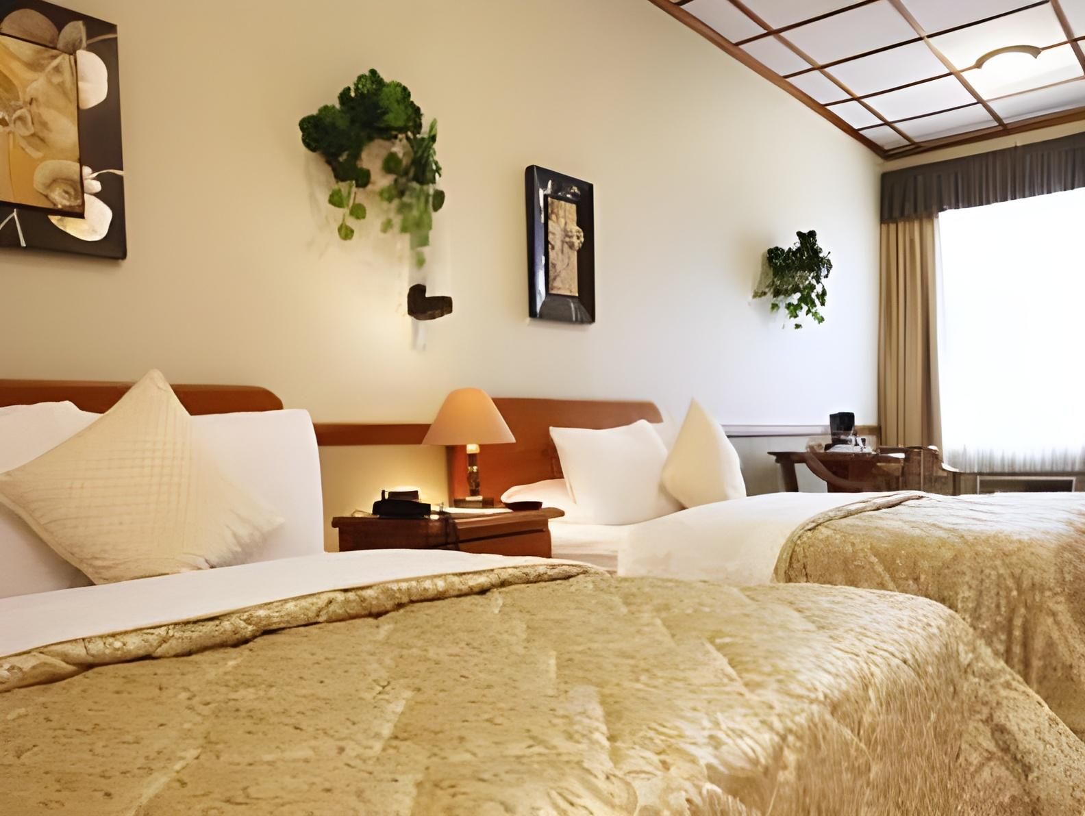 Adventure Inn Queen Room with Two Queen Beds