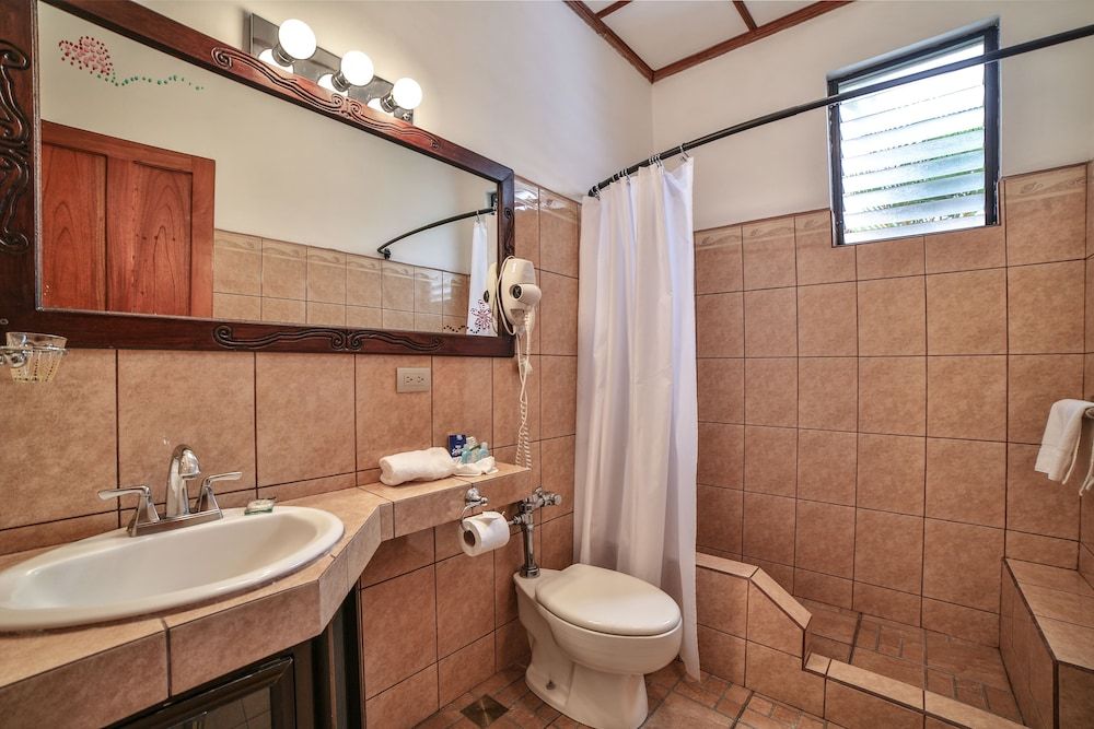 Adventure Inn Superior Room, 2 Queen Beds 15