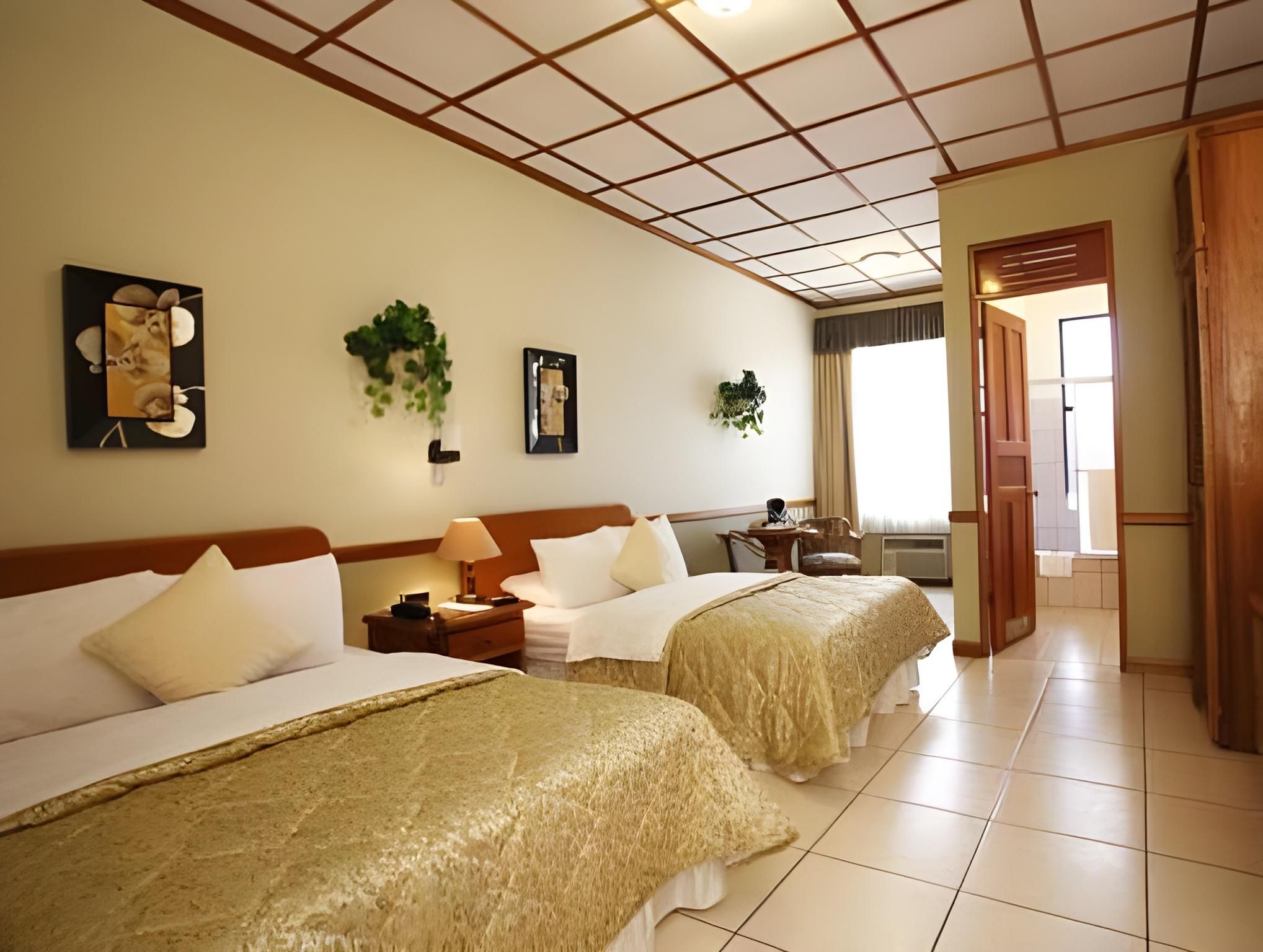 Adventure Inn Queen Room with Two Queen Beds 2