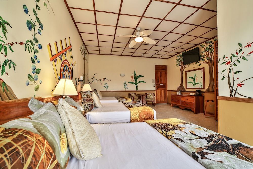 Adventure Inn Superior Room, 2 Queen Beds 8